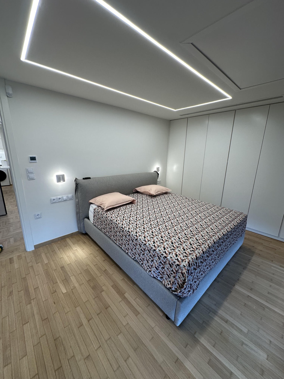 Fully Renovated 95 m² Three-Bedroom Residence